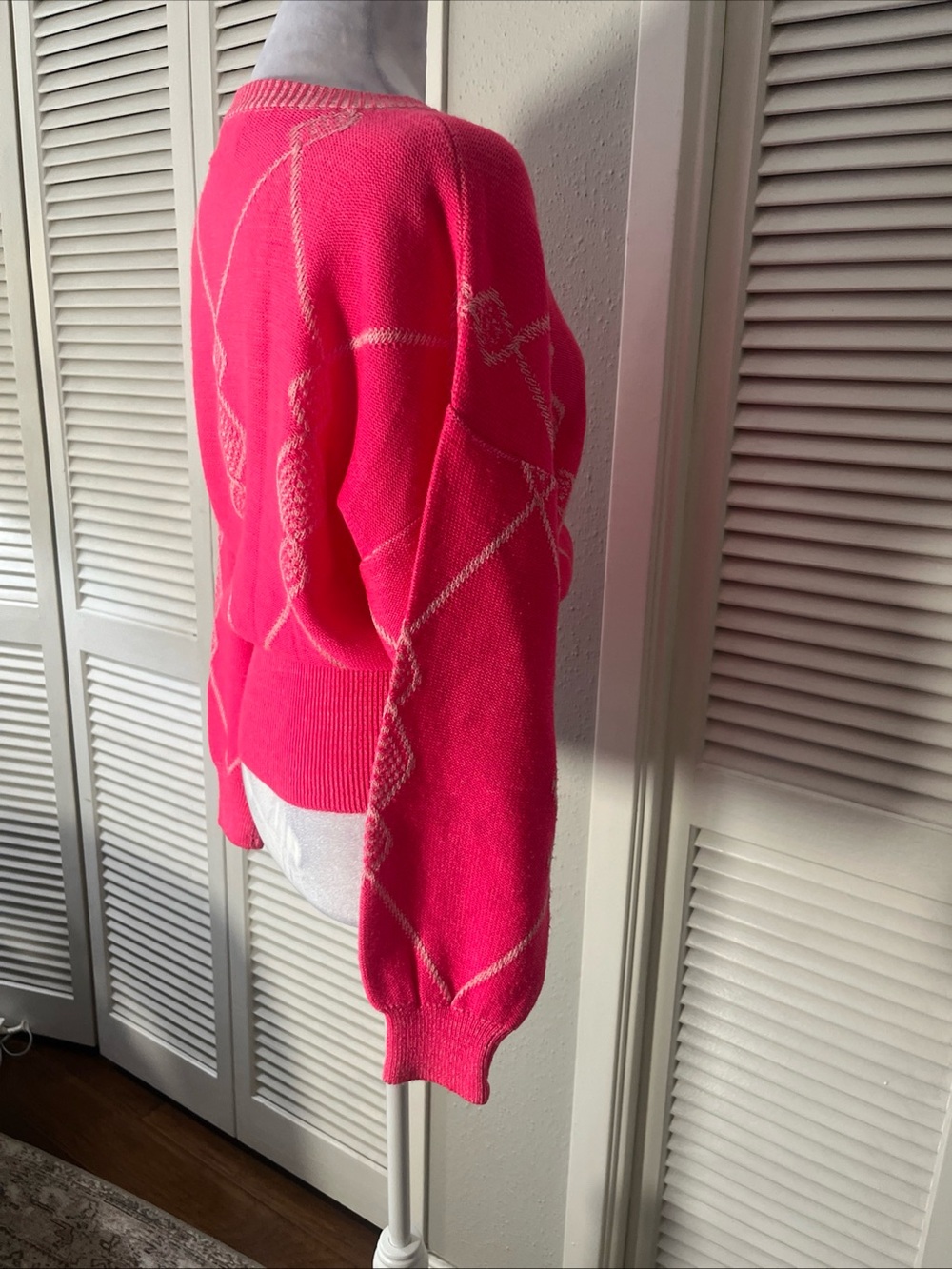 Bogner Bright Pink Crewneck Sweater with white diamond Argyle print sz Small - Picture 6 of 11
